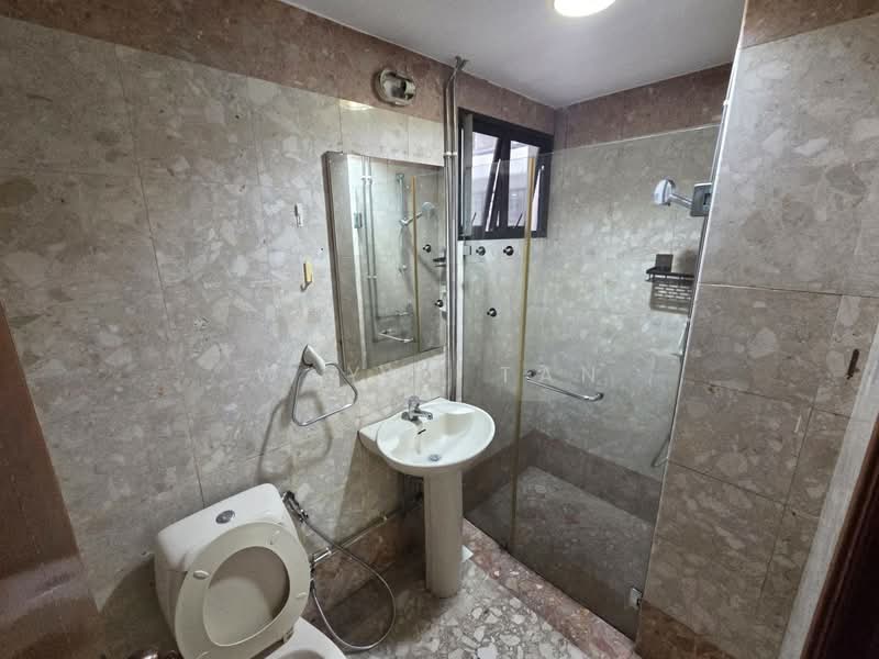 Harbourlights, 66 Telok Blangah Road, 2 Bedrooms, 818 sqft, Condominium For Sale, by Wayne Tan, 500119036 - Bathroom - PropertyGuru.com.sg