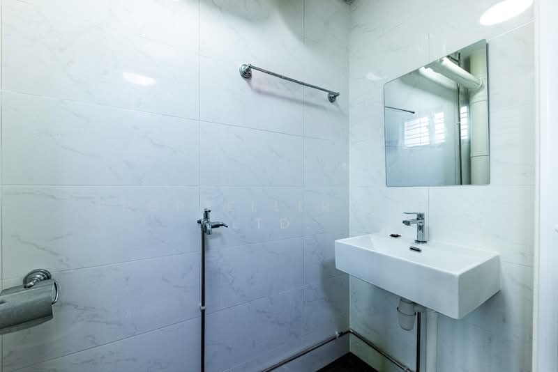 208 Bishan Street 23, 208 Bishan Street 23, 4 Bedrooms, 1,572 sqft, HDB Flat For Sale, by PROPSELLER PTE. LTD., 500119037 - Bathroom - PropertyGuru.com.sg