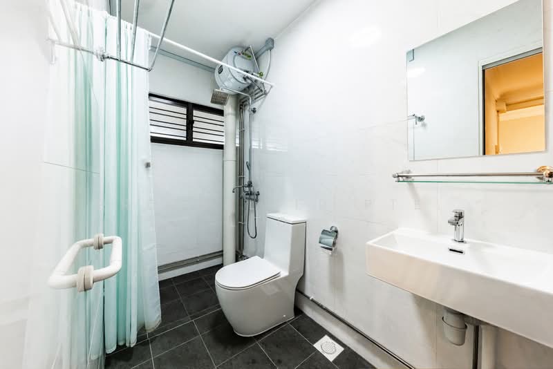 208 Bishan Street 23, 208 Bishan Street 23, 4 Bedrooms, 1,572 sqft, HDB Flat For Sale, by PROPSELLER PTE. LTD., 500119037 - Bathroom - PropertyGuru.com.sg