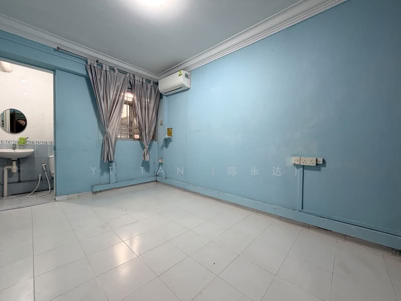 314 Bukit Batok Street 32, 314 Bukit Batok Street 32, 2 Bedrooms, 753 sqft, HDB Flat For Sale, by YT Tan (陈永达), 500119039 - Bathroom - PropertyGuru.com.sg