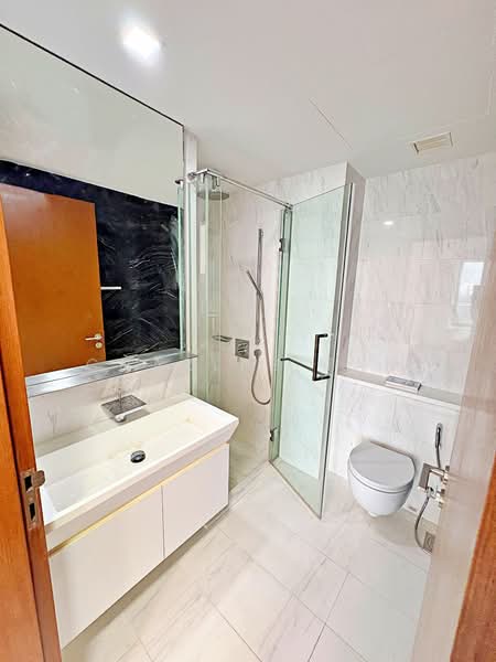 Adria, 12 Derbyshire Road, 2 Bedrooms, 700 sqft, Condominium For Rent, by Charles Tan, 500119042 - Bathroom - PropertyGuru.com.sg