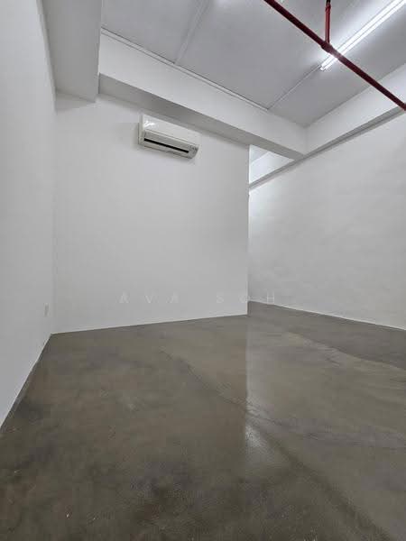Tong Lee Building, 35 Kallang Pudding Road, Macpherson / Potong Pasir, 110 sqft, Light Industrial (B1) For Rent, by Ava Soh, 500119049 - Interior - CommercialGuru.com.sg