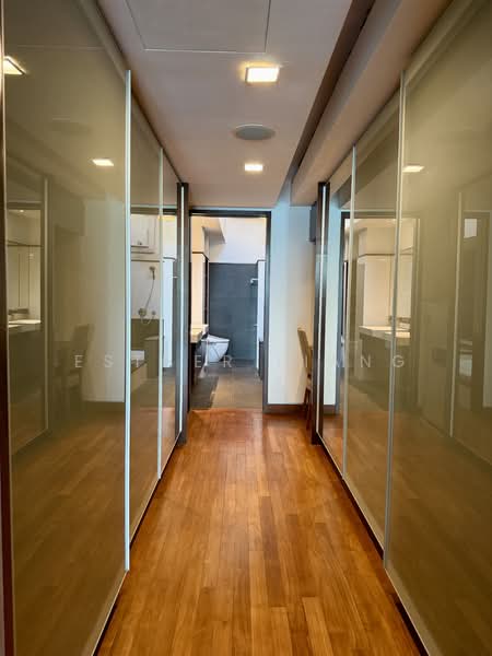 Sentosa Cove, 149 Ocean Drive, 5 Bedrooms, 8,500 sqft, Detached House For Rent, by Esther Liang, 500119056 - Walk-in Wardrobe - PropertyGuru.com.sg