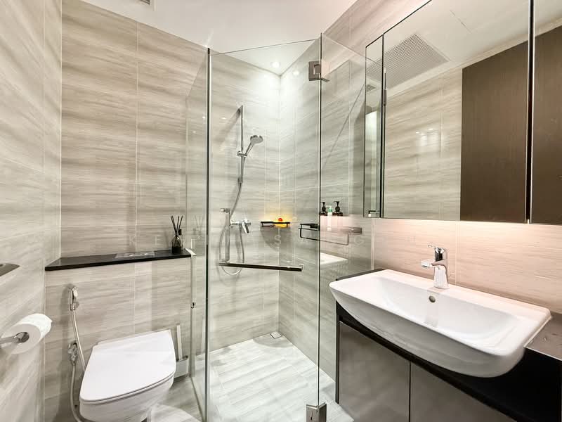 35 Gilstead, 35 Gilstead Road, 2 Bedrooms, 700 sqft, Apartment For Sale, by Kevin Sangju, 500119080 - Common Bathroom - PropertyGuru.com.sg