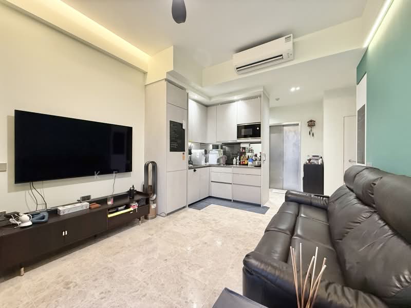 35 Gilstead, 35 Gilstead Road, 2 Bedrooms, 700 sqft, Apartment For Sale, by Kevin Sangju, 500119080 - Living Room - PropertyGuru.com.sg