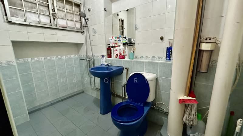 770 Pasir Ris Street 71, 770 Pasir Ris Street 71, 4 Bedrooms, 1,377 sqft, HDB Flat For Sale, by Haziq Irwan, 500119087 - Common Toilet - PropertyGuru.com.sg