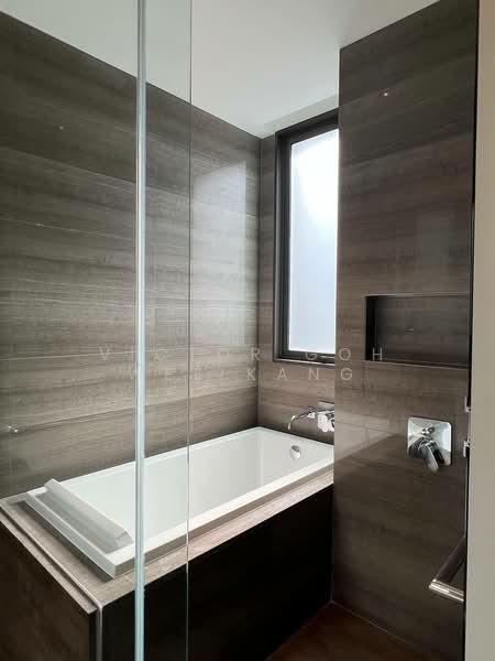 Lloyd SixtyFive, 65 Lloyd Road, 3 Bedrooms, 3,638 sqft, Condominium For Rent, by Victor Goh Wee Kang, 500119118 - Bathroom - PropertyGuru.com.sg