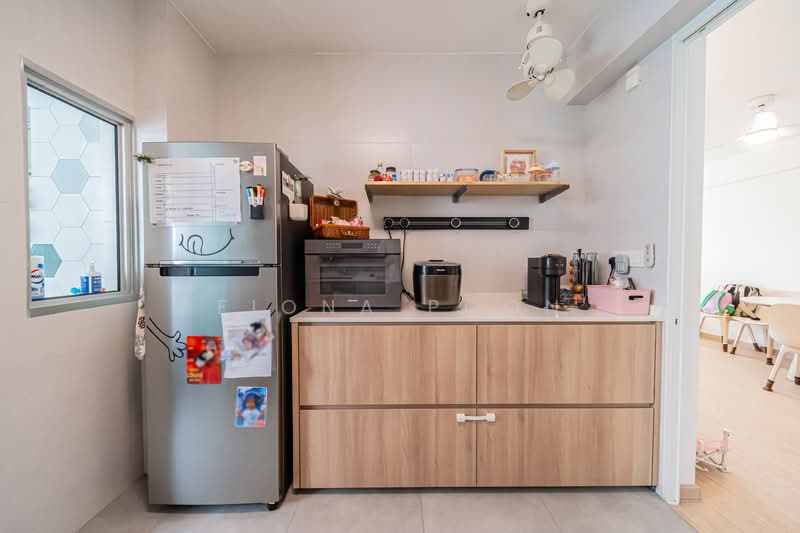 450 Yishun Ring Road, 450 Yishun Ring Road, 3 Bedrooms, 990 sqft, HDB Flat For Sale, by Fiona Poon, 500119120 - Kitchen - PropertyGuru.com.sg