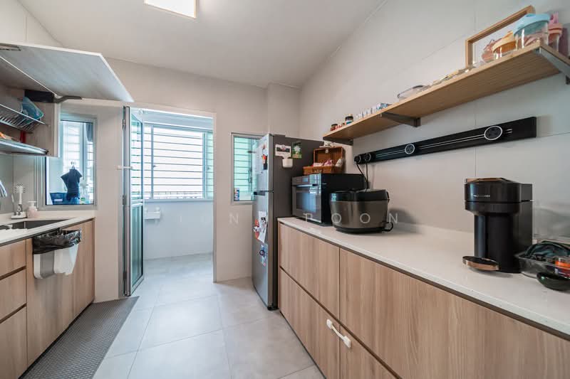 450 Yishun Ring Road, 450 Yishun Ring Road, 3 Bedrooms, 990 sqft, HDB Flat For Sale, by Fiona Poon, 500119120 - Kitchen - PropertyGuru.com.sg