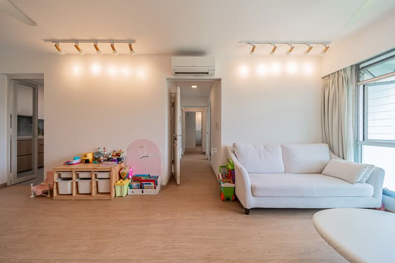 450 Yishun Ring Road, 450 Yishun Ring Road, 3 Bedrooms, 990 sqft, HDB Flat For Sale, by Fiona Poon, 500119120 - Living Room - PropertyGuru.com.sg