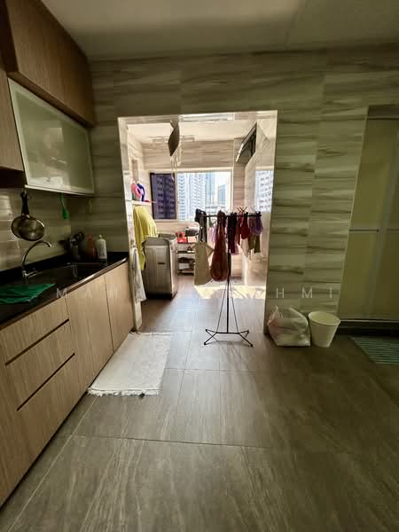 275 Toh Guan Road, 275 Toh Guan Road, 3 Bedrooms, 1,001 sqft, HDB Flat For Sale, by MAHA LAKSHMI, 500119132 - Kitchen - PropertyGuru.com.sg