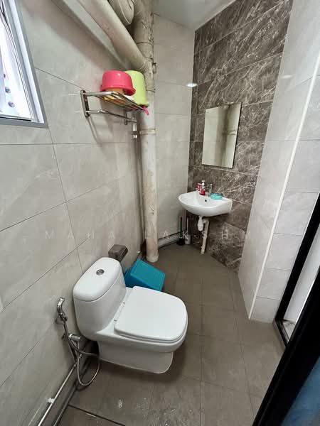 275 Toh Guan Road, 275 Toh Guan Road, 3 Bedrooms, 1,001 sqft, HDB Flat For Sale, by MAHA LAKSHMI, 500119132 - Bathroom - PropertyGuru.com.sg