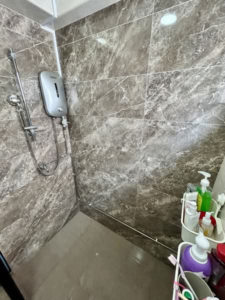 275 Toh Guan Road, 275 Toh Guan Road, 3 Bedrooms, 1,001 sqft, HDB Flat For Sale, by MAHA LAKSHMI, 500119132 - Bathroom - PropertyGuru.com.sg