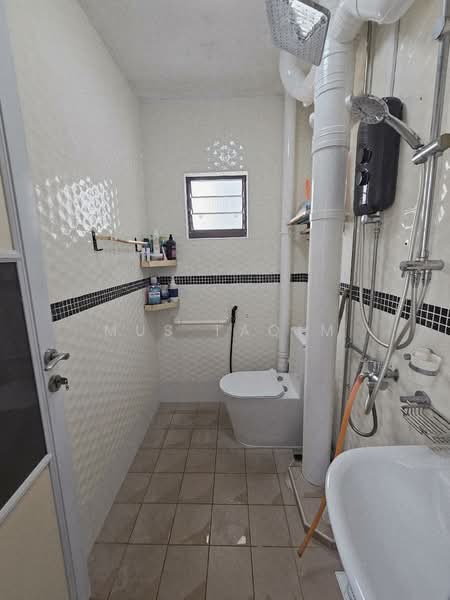 160 Woodlands Street 13, 160 Woodlands Street 13, 3 Bedrooms, 1,108 sqft, HDB Flat For Sale, by Mus Taqim, 500119152 - Bathroom - PropertyGuru.com.sg