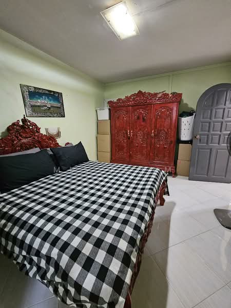160 Woodlands Street 13, 160 Woodlands Street 13, 3 Bedrooms, 1,108 sqft, HDB Flat For Sale, by Mus Taqim, 500119152 - Masterbedroom - PropertyGuru.com.sg