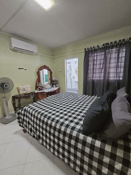 160 Woodlands Street 13, 160 Woodlands Street 13, 3 Bedrooms, 1,108 sqft, HDB Flat For Sale, by Mus Taqim, 500119152 - Masterbedroom - PropertyGuru.com.sg