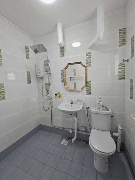 160 Woodlands Street 13, 160 Woodlands Street 13, 3 Bedrooms, 1,108 sqft, HDB Flat For Sale, by Mus Taqim, 500119152 - Bathroom - PropertyGuru.com.sg