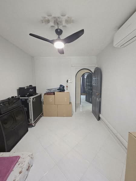 160 Woodlands Street 13, 160 Woodlands Street 13, 3 Bedrooms, 1,108 sqft, HDB Flat For Sale, by Mus Taqim, 500119152 - Common Bedroom 1 - PropertyGuru.com.sg