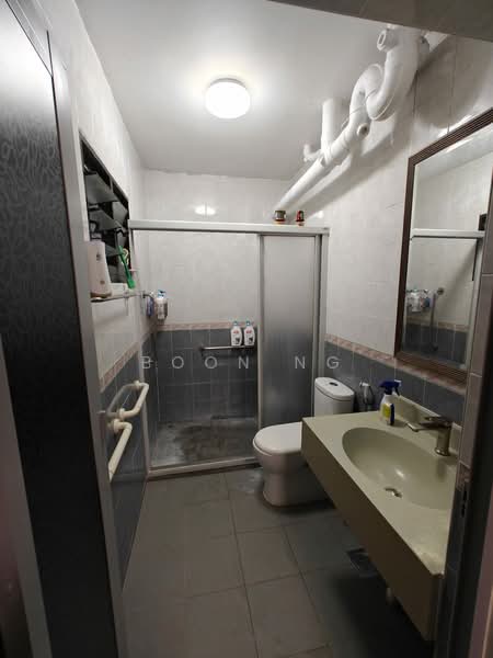 298B Compassvale Street, 298B Compassvale Street, 3 Bedrooms, 1,012 sqft, HDB Flat For Sale, by Boon Ng, 500119171 - Bathroom - PropertyGuru.com.sg
