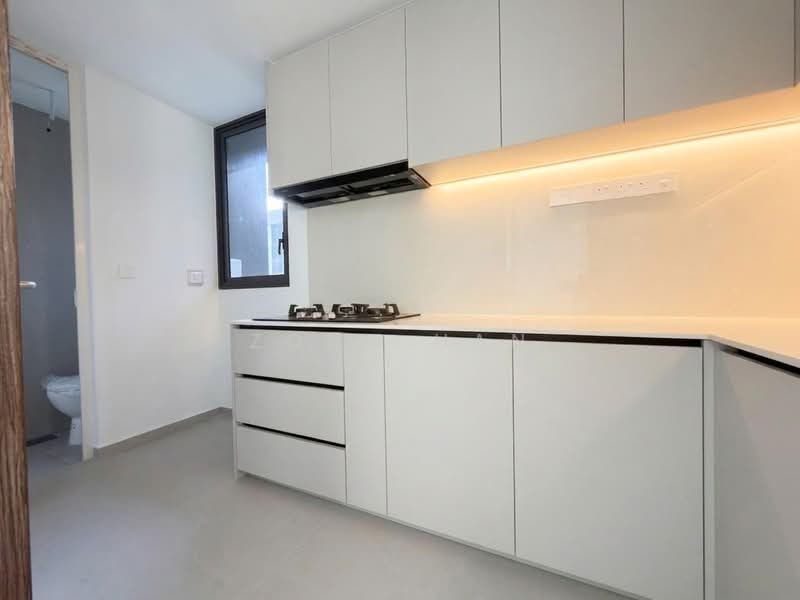 Altura, 111 Bukit Batok West Ave. 8, 4 Bedrooms, 1,300 sqft, Executive Condominium For Rent, by Zong Han, 500119182 - Kitchen - PropertyGuru.com.sg