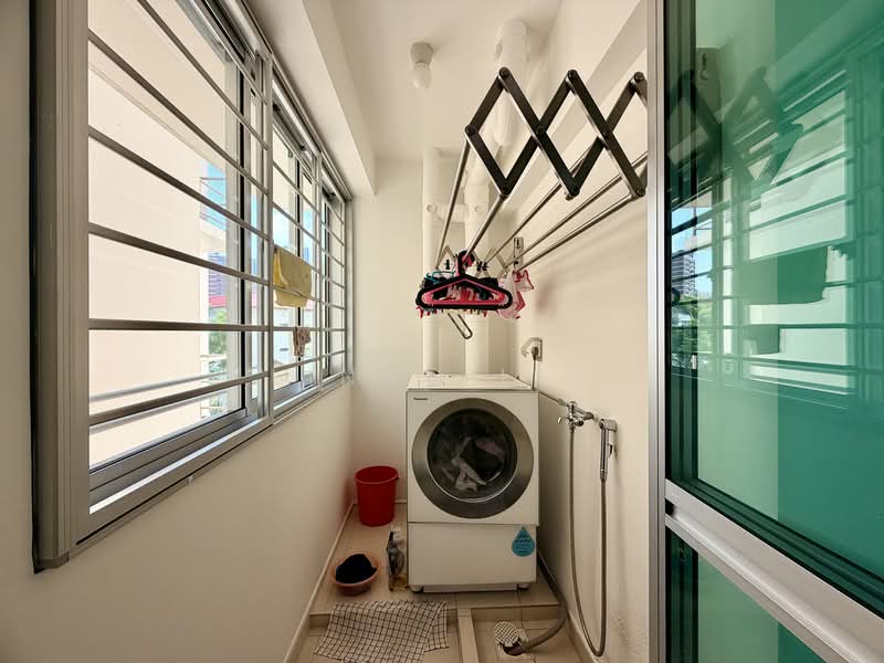 61C Strathmore Avenue, 61C Strathmore Avenue, 3 Bedrooms, 1,011 sqft, HDB Flat For Sale, by Linda Lee, 500119185 - Yard - PropertyGuru.com.sg