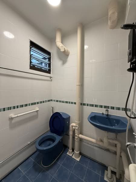 341 Clementi Avenue 5, 341 Clementi Avenue 5, Studio, 350 sqft, HDB Flat For Rent, by Hugo Sim, 500119190 - Bathroom - PropertyGuru.com.sg