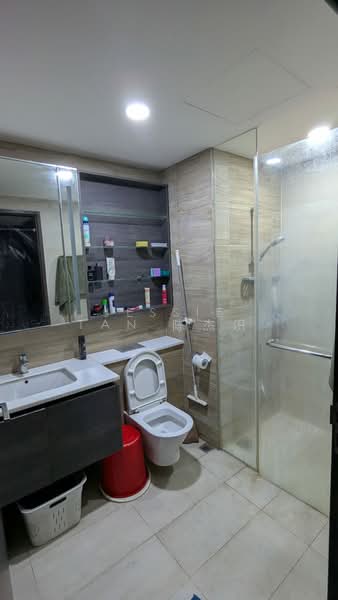 Sims Urban Oasis, 4 Sims Drive, 3 Bedrooms, 1,023 sqft, Condominium For Rent, by Jessie Tan 陈杰识, 500119191 - Bathroom - PropertyGuru.com.sg