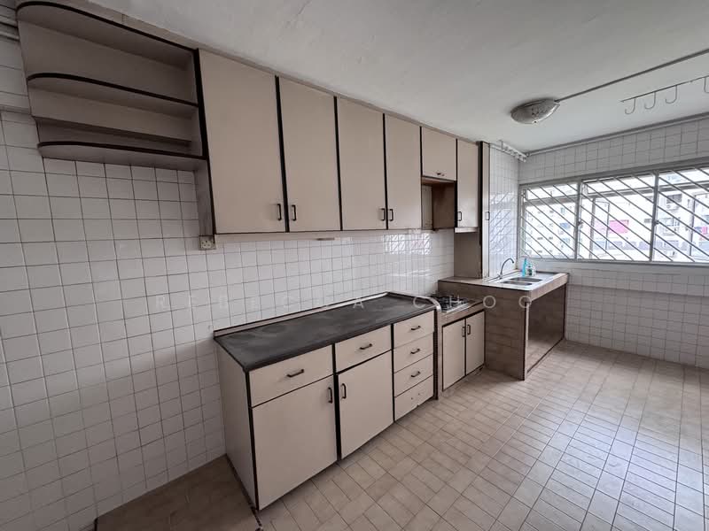 181 Bishan Street 13, 181 Bishan Street 13, 3 Bedrooms, 1,109 sqft, HDB Flat For Sale, by Rebecca Choo, 500119196 - Kitchen - PropertyGuru.com.sg