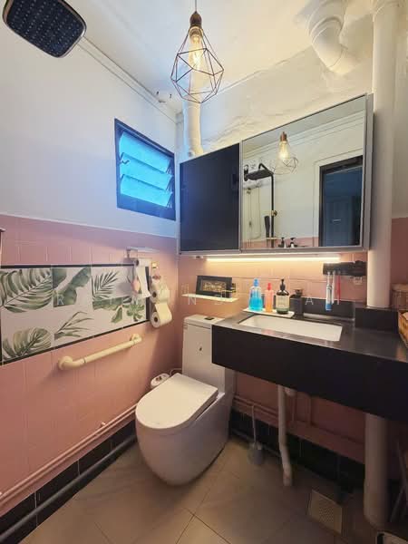 634 Ang Mo Kio Avenue 6, 634 Ang Mo Kio Avenue 6, 3 Bedrooms, 980 sqft, HDB Flat For Sale, by Raymond Tiah, 500119197 - Bathroom - PropertyGuru.com.sg