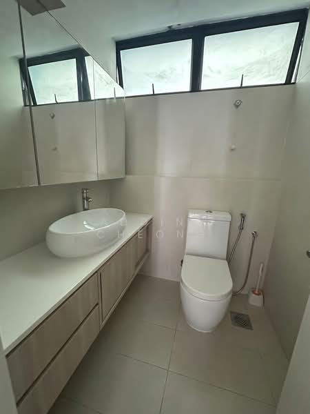 Fernwood Towers, 28 Fernwood Terrace, 3 Bedrooms, 1,195 sqft, Condominium For Sale, by Addine Cheong, 500119215 - Bathroom - PropertyGuru.com.sg