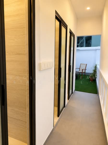 D8 Heritage Shophouse for Residential Co-Living 21 Rooms at Hindoo Rd, , 10+ Bedrooms, 6,000 sqft, Shophouse For Rent, by ARTHUR, 500119218 - Corridor - PropertyGuru.com.sg