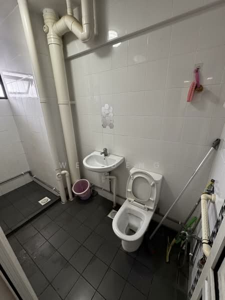 471 Jurong West Street 41, 471 Jurong West Street 41, 3 Bedrooms, 1,625 sqft, HDB Flat For Sale, by WEI DENG, 500119223 - Bathroom - PropertyGuru.com.sg