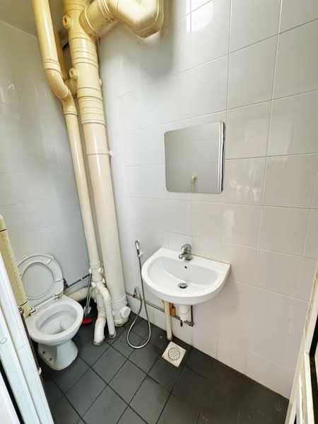 471 Jurong West Street 41, 471 Jurong West Street 41, 3 Bedrooms, 1,625 sqft, HDB Flat For Sale, by WEI DENG, 500119223 - Bathroom - PropertyGuru.com.sg