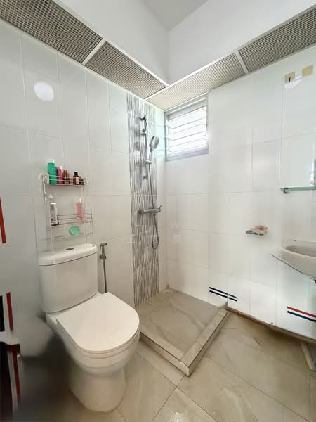 95A Henderson Road, 95A Henderson Road, 3 Bedrooms, 1,001 sqft, HDB Flat For Sale, by Faith Wong 王蕙蕙, 500119237 - Bathroom - PropertyGuru.com.sg