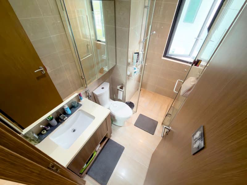 Kingsford Waterbay, Upper Serangoon View, 3 Bedrooms, 1,109 sqft, Condominium For Sale, by Eric Lee, 500119239 - Bathroom - PropertyGuru.com.sg