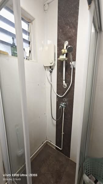 325 Serangoon Avenue 3, 325 Serangoon Avenue 3, 3 Bedrooms, 904 sqft, HDB Flat For Sale, by Ivan Zhang, 500119256 - Bathroom - PropertyGuru.com.sg