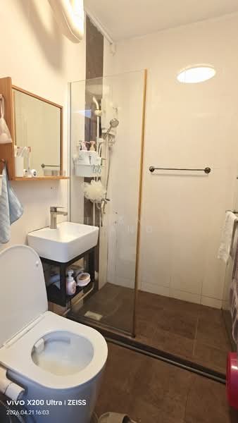 325 Serangoon Avenue 3, 325 Serangoon Avenue 3, 3 Bedrooms, 904 sqft, HDB Flat For Sale, by Ivan Zhang, 500119256 - Bathroom - PropertyGuru.com.sg