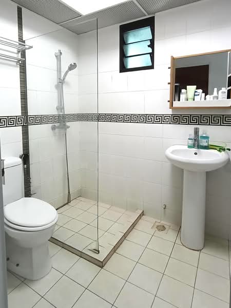 334C Yishun Riverwalk, 334C Yishun Street 31, 3 Bedrooms, 1,206 sqft, HDB Flat For Sale, by Kimberley Tan, 500119270 - Bathroom - PropertyGuru.com.sg