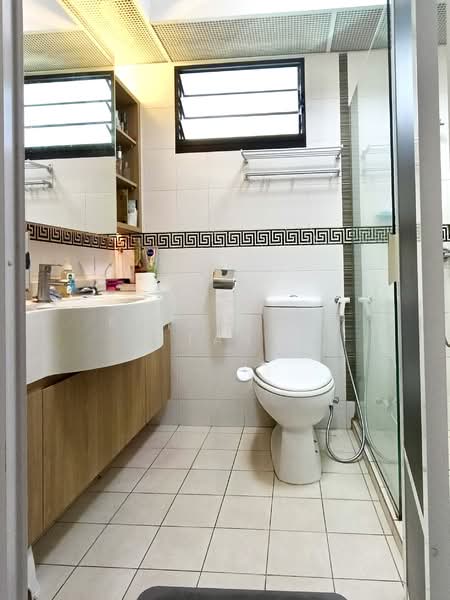 334C Yishun Riverwalk, 334C Yishun Street 31, 3 Bedrooms, 1,206 sqft, HDB Flat For Sale, by Kimberley Tan, 500119270 - Master Bathroom - PropertyGuru.com.sg