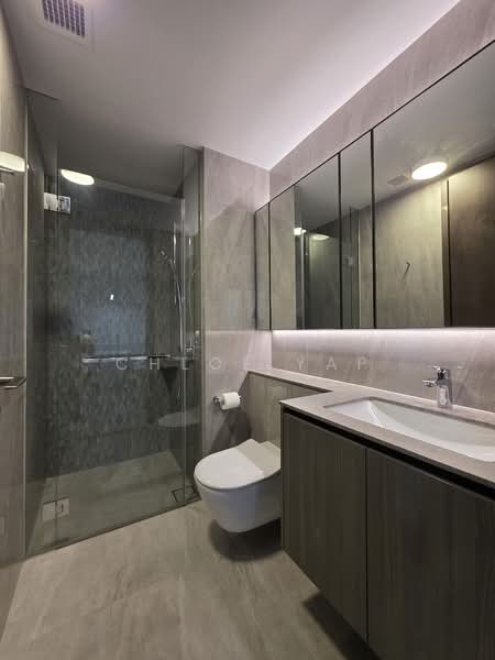 Piccadilly Grand, Northumberland Road, 2 Bedrooms, 646 sqft, Condominium For Sale, by Chloe Yap, 500119281 - Bathroom - PropertyGuru.com.sg