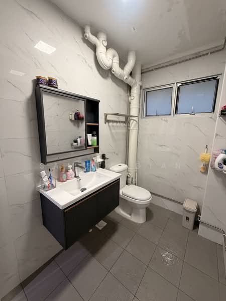 544 Pasir Ris Street 51, 544 Pasir Ris Street 51, 4 Bedrooms, 1,550 sqft, HDB Flat For Sale, by Samuel Gian, 500119286 - Bathroom - PropertyGuru.com.sg