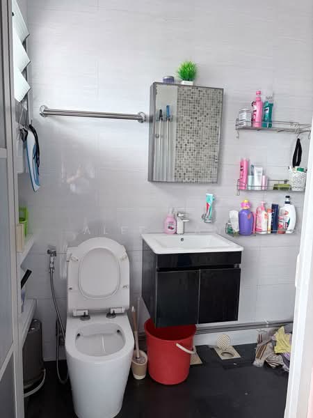 850 Jurong West Street 81, 850 Jurong West Street 81, Room Rental, 120 sqft, HDB Flat For Rent, by Alec Tan, 500119288 - Bathroom - PropertyGuru.com.sg