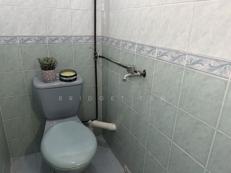 23 Telok Blangah Crescent, 23 Telok Blangah Crescent, 3 Bedrooms, 883 sqft, HDB Flat For Sale, by Bridget Tan, 500119290 - Bathroom - PropertyGuru.com.sg