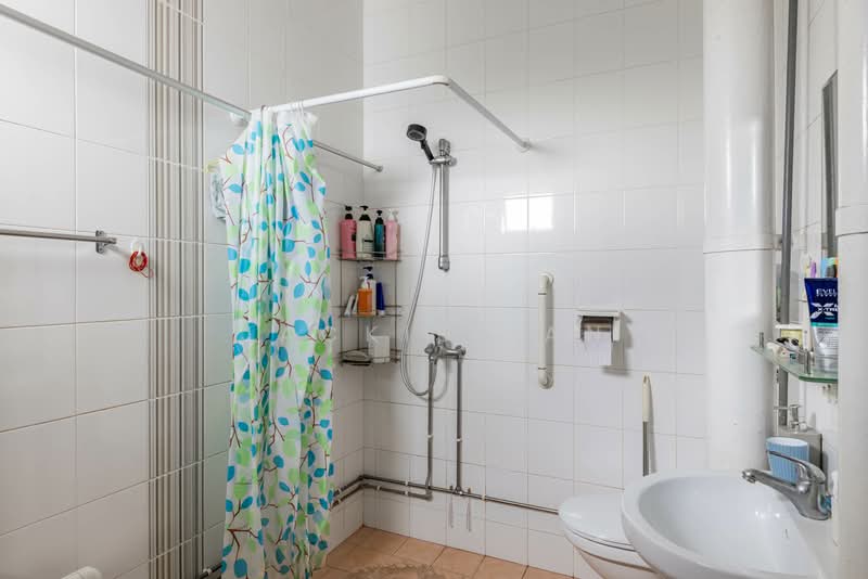 357 Hougang Avenue 7, 357 Hougang Avenue 7, 4 Bedrooms, 1,614 sqft, HDB Flat For Sale, by JACKIE TAN, 500119291 - Master Bathroom - PropertyGuru.com.sg