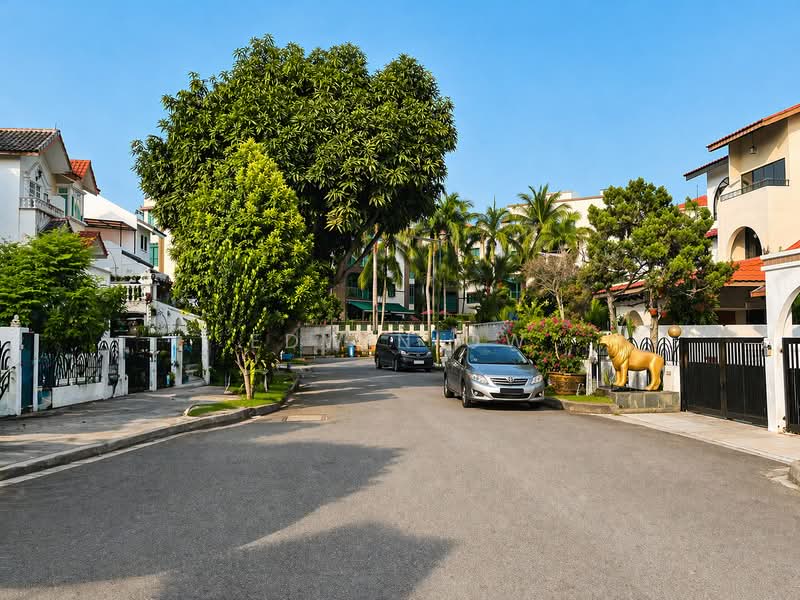 D16 BEST VALUE BUY 3.5 STRY SEMI D IN THE MARKET NEAR MRT, JALAN SIMPANG / PARI BURONG / CHEMPAKA KUNING / BEDOK RD, 6 Bedrooms, 4,000 sqft, Semi-Detached House For Sale, by Edwin Ow, 500119295 - Exterior - PropertyGuru.com.sg