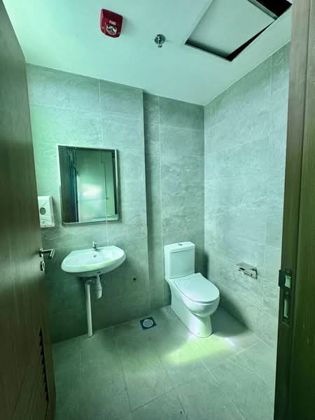Stellar @ Tampines, 12 Tampines North Drive 4, 1,668 sqft, Factory / Workshop (B2) For Rent, by Yolanda Yu, 500119311 - Bathroom - CommercialGuru.com.sg