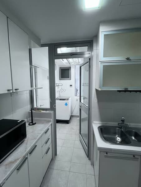Hillview Regency, 26 Bukit Batok East Avenue 2, 2 Bedrooms, 904 sqft, Condominium For Sale, by Raymond Chua, 500119314 - Kitchen - PropertyGuru.com.sg
