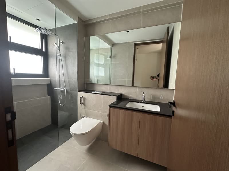 Braddell Heights Estate, Matlock Rise, 6 Bedrooms, 8,969 sqft, Bungalow House For Sale, by Nicole Chia, 500119340 - Bathroom - PropertyGuru.com.sg