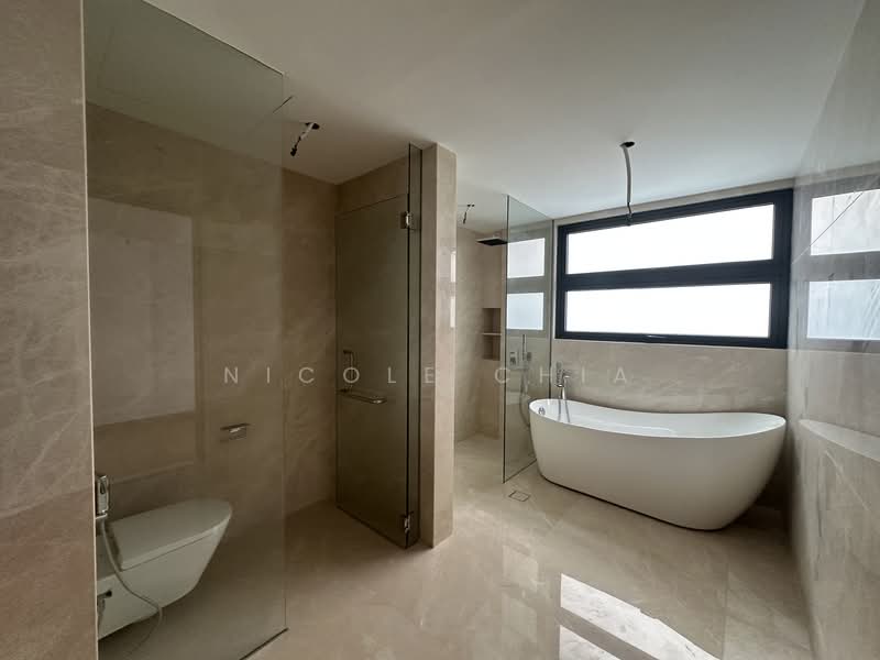 Braddell Heights Estate, Matlock Rise, 6 Bedrooms, 8,969 sqft, Bungalow House For Sale, by Nicole Chia, 500119340 - Bathroom - PropertyGuru.com.sg