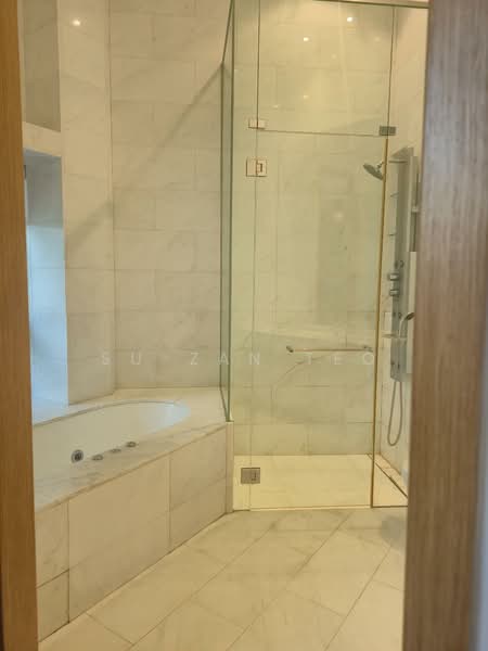 Belle Vue Residences, 15 Oxley Walk, 3 Bedrooms, 1,927 sqft, Condominium For Sale, by Su-Zan Teo, 500119341 - Well Proportioned Master Bath - PropertyGuru.com.sg